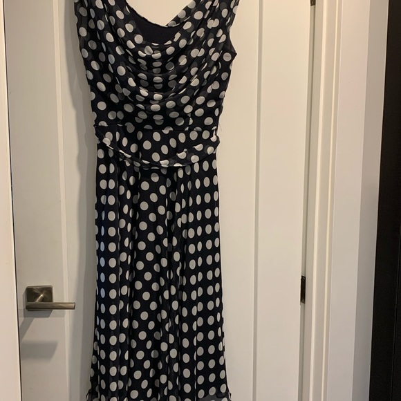 💜💲 SALE 💲💜 Beautiful polka dot dress. Size 8 - Picture 3 of 10